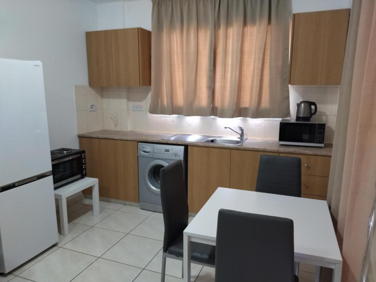 Polycarpou 48 Apartment Paphos ภายนอก รูปภาพ
