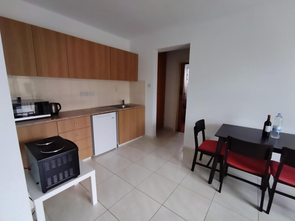Polycarpou 48 Apartment Paphos ภายนอก รูปภาพ